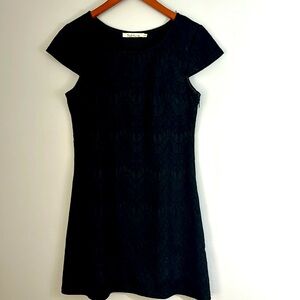 💚10 Solitaire, black lace, cap sleeve dress size M